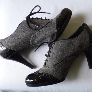 Black and Grey Fabric Oxford Shoe, Size 8.5